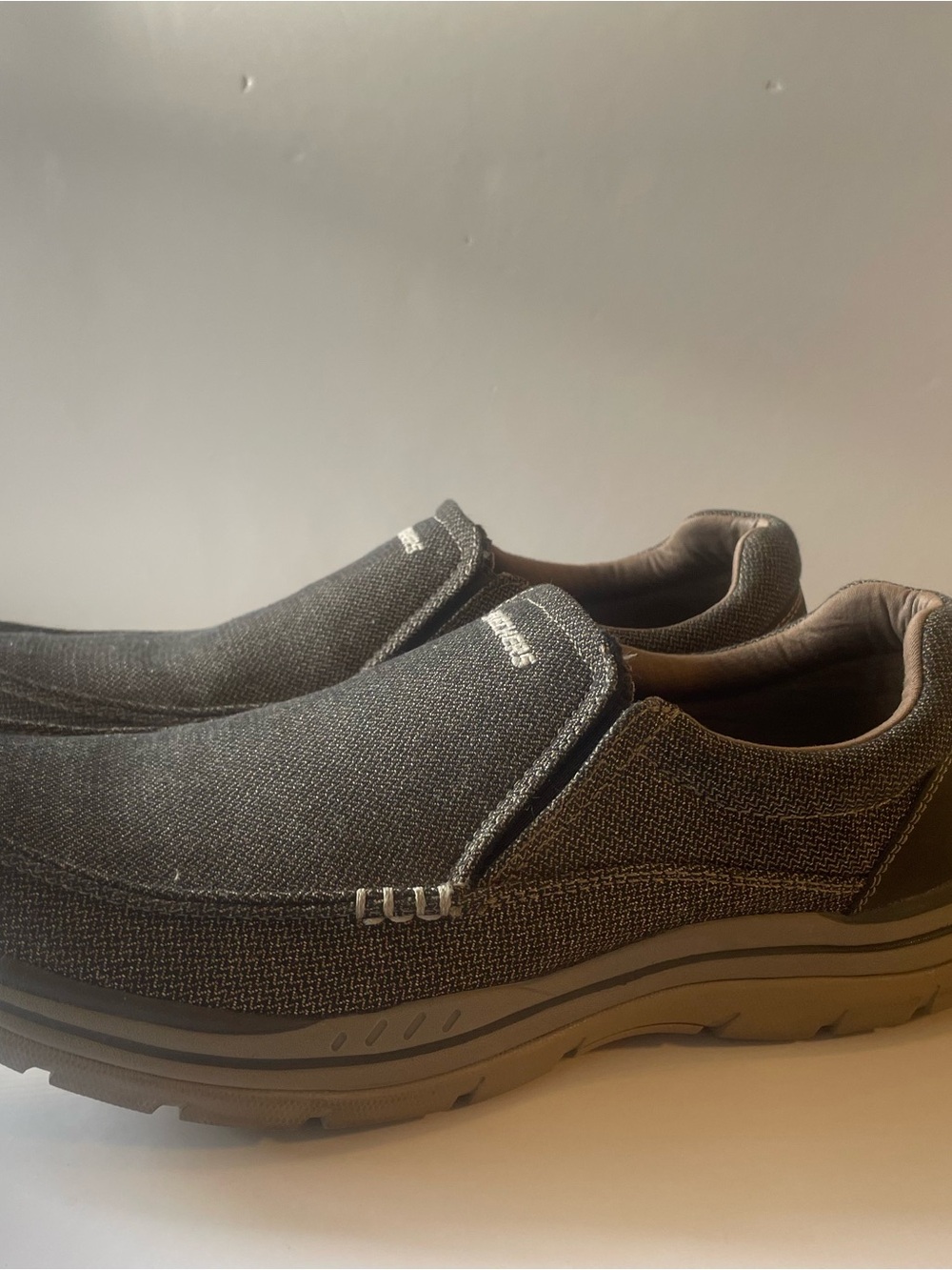 Skechers men's 9.5 Relaxed Fit Expected Avillo Brown Slip On Loafers